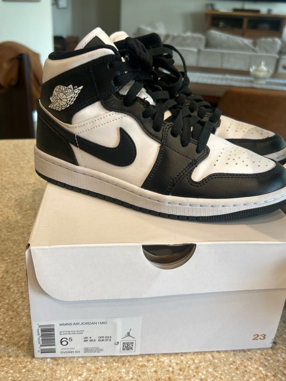 Nike Air Jordan 1 Mid - Black & White